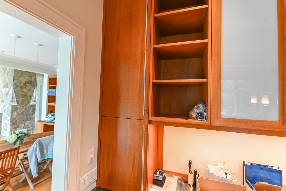 Custom Transitional Kitchen with Island, Granite Countertops and Complete Appliance Package