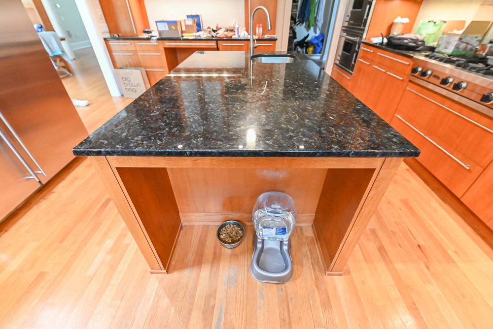 Custom Transitional Kitchen with Island, Granite Countertops and Complete Appliance Package