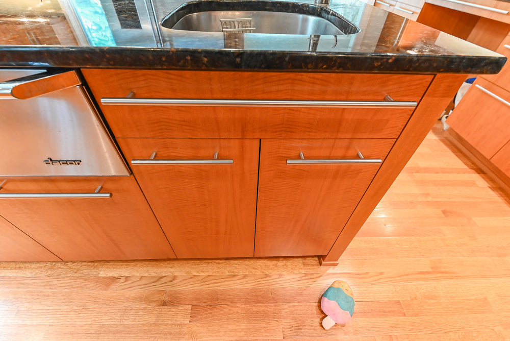 Custom Transitional Kitchen with Island, Granite Countertops and Complete Appliance Package