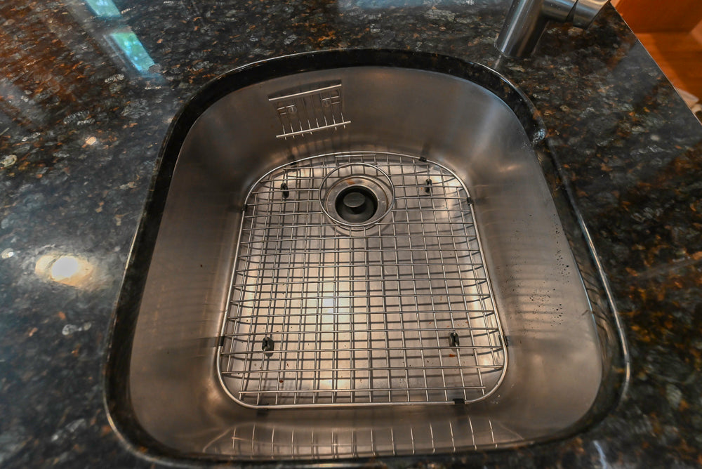 Custom Transitional Kitchen with Island, Granite Countertops and Complete Appliance Package