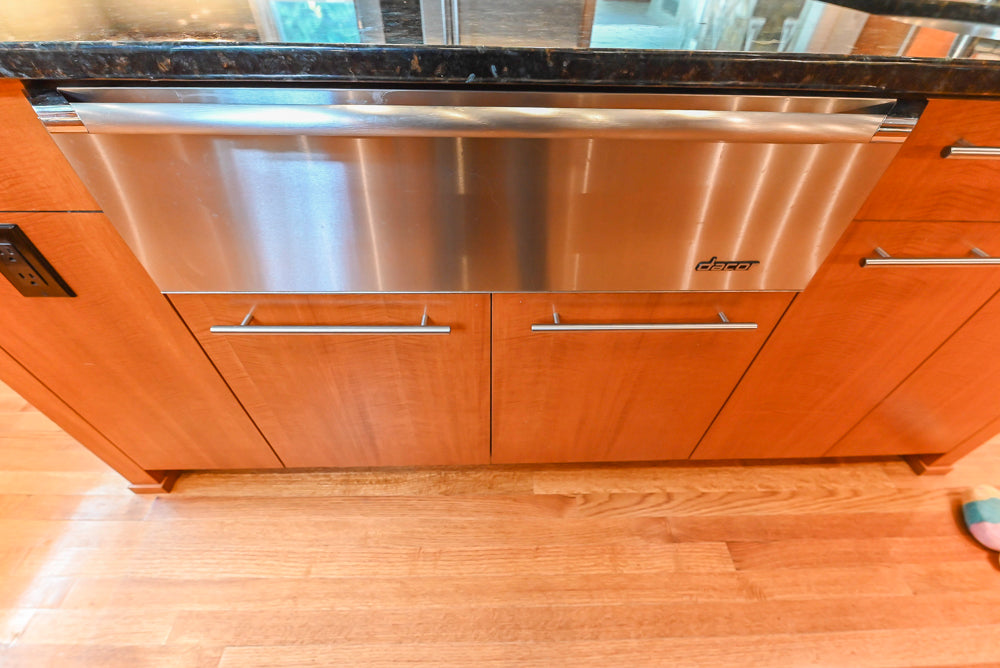 Custom Transitional Kitchen with Island, Granite Countertops and Complete Appliance Package