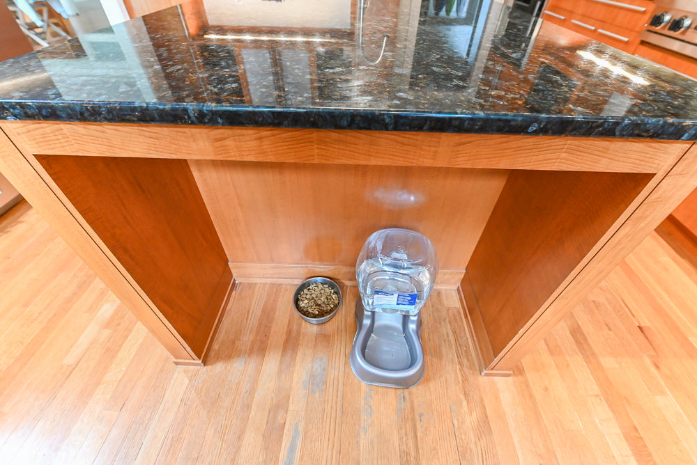 Custom Transitional Kitchen with Island, Granite Countertops and Complete Appliance Package