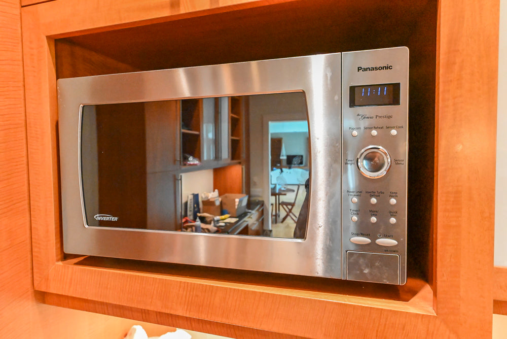 Custom Transitional Kitchen with Island, Granite Countertops and Complete Appliance Package