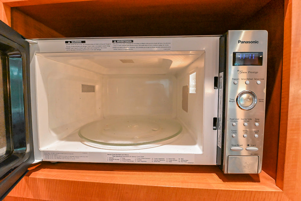 Custom Transitional Kitchen with Island, Granite Countertops and Complete Appliance Package