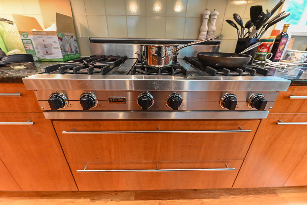 Custom Transitional Kitchen with Island, Granite Countertops and Complete Appliance Package