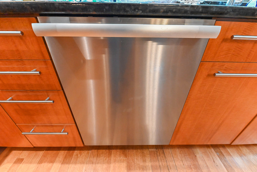 Custom Transitional Kitchen with Island, Granite Countertops and Complete Appliance Package