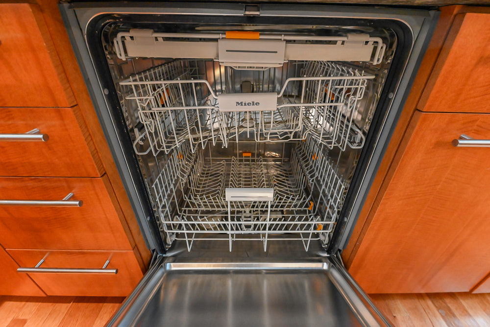 Custom Transitional Kitchen with Island, Granite Countertops and Complete Appliance Package
