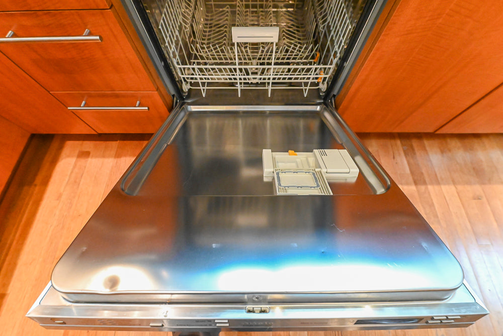 Custom Transitional Kitchen with Island, Granite Countertops and Complete Appliance Package