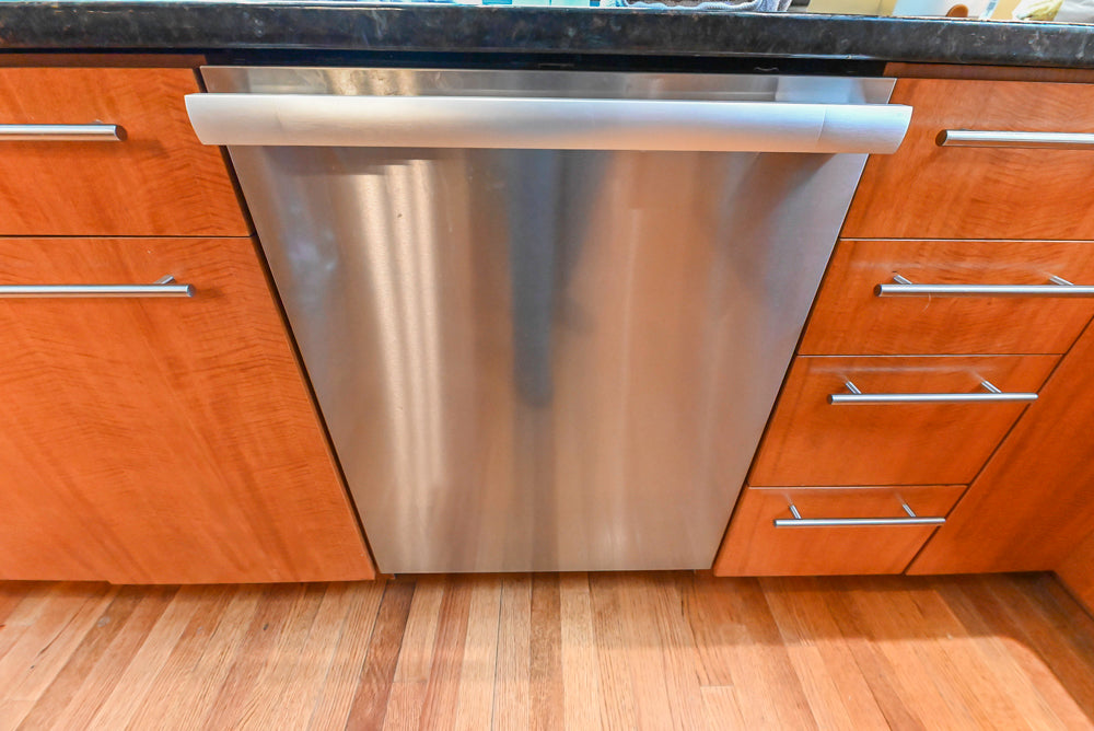 Custom Transitional Kitchen with Island, Granite Countertops and Complete Appliance Package