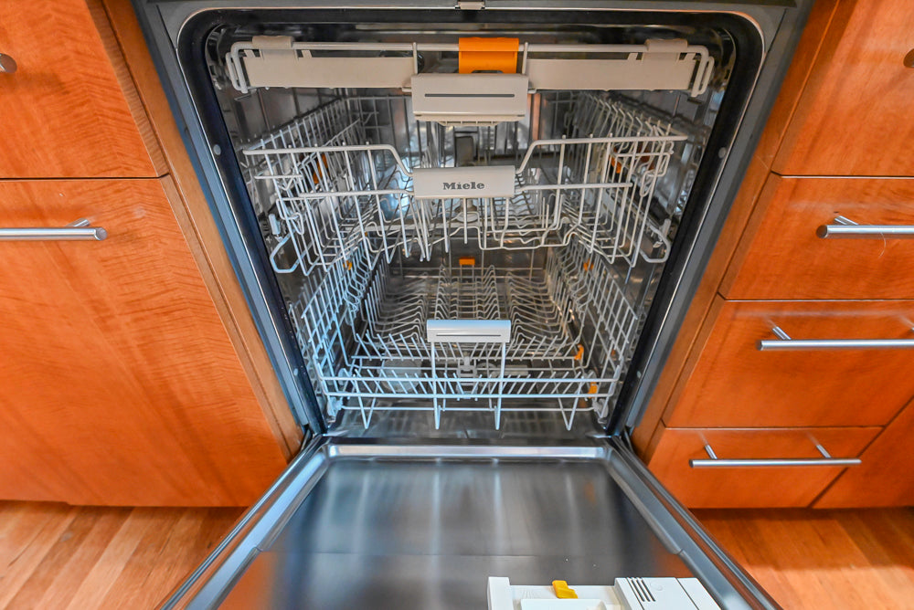 Custom Transitional Kitchen with Island, Granite Countertops and Complete Appliance Package