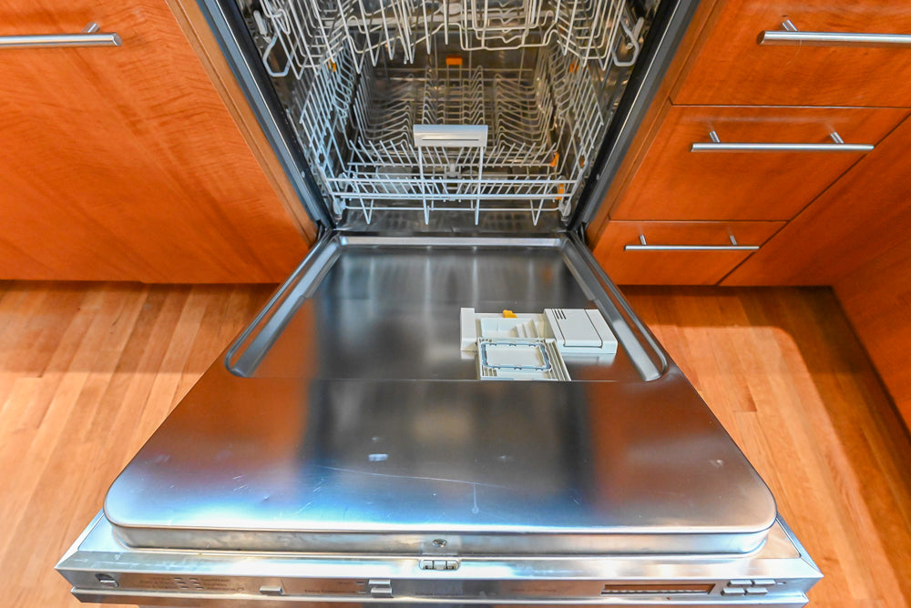 Custom Transitional Kitchen with Island, Granite Countertops and Complete Appliance Package