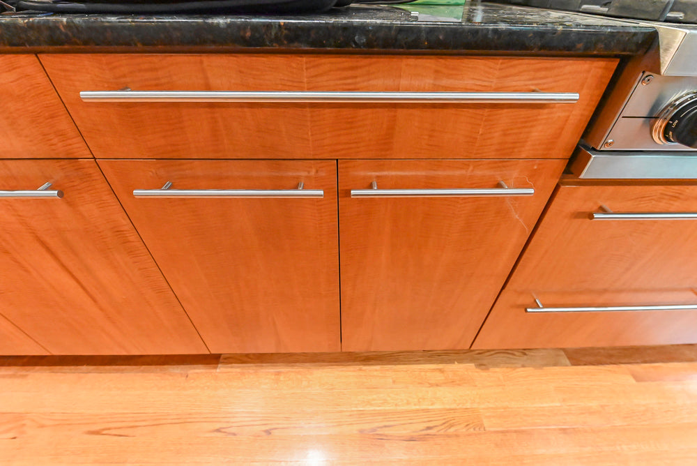 Custom Transitional Kitchen with Island, Granite Countertops and Complete Appliance Package