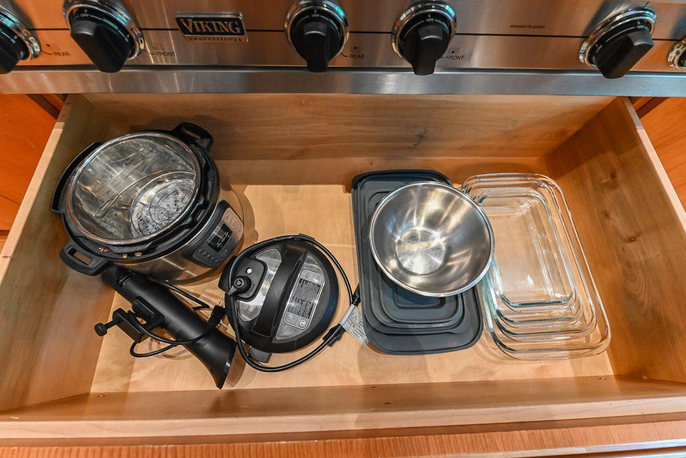 Custom Transitional Kitchen with Island, Granite Countertops and Complete Appliance Package