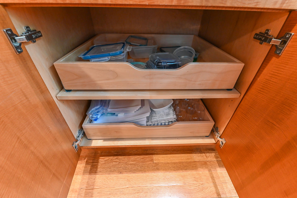 Custom Transitional Kitchen with Island, Granite Countertops and Complete Appliance Package