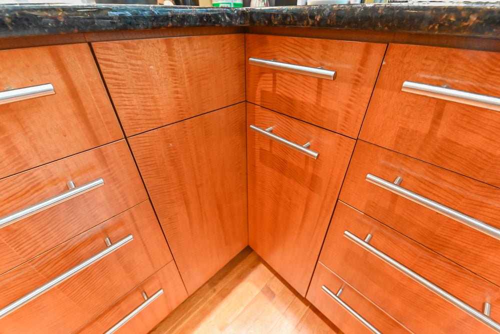 Custom Transitional Kitchen with Island, Granite Countertops and Complete Appliance Package