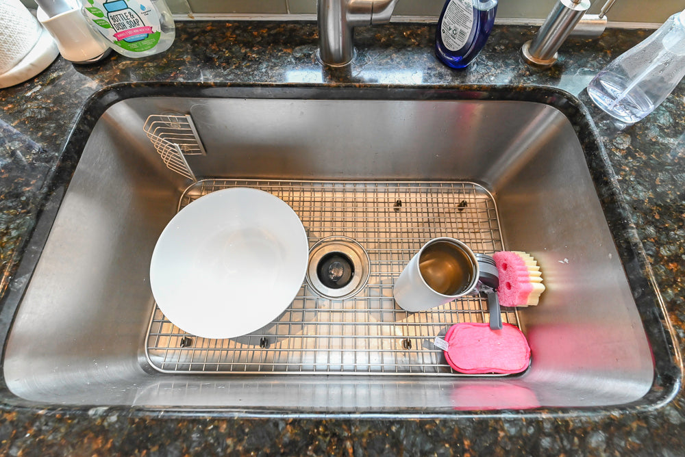 Custom Transitional Kitchen with Island, Granite Countertops and Complete Appliance Package