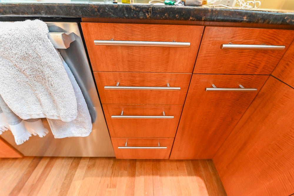 Custom Transitional Kitchen with Island, Granite Countertops and Complete Appliance Package