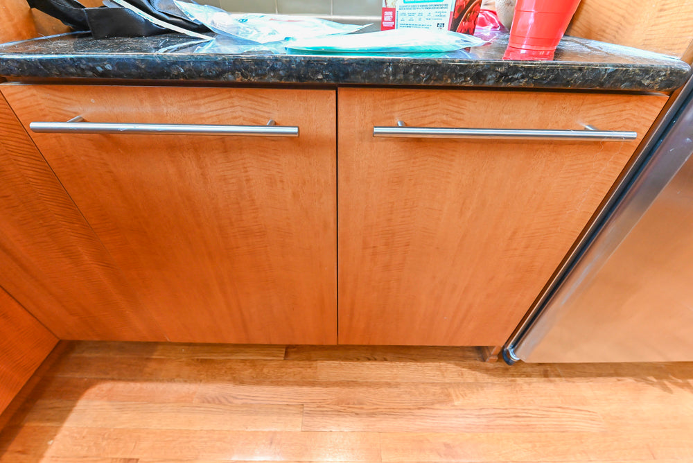 Custom Transitional Kitchen with Island, Granite Countertops and Complete Appliance Package