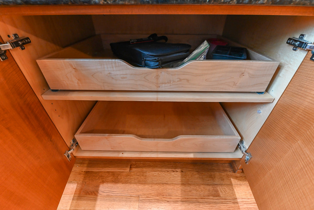 Custom Transitional Kitchen with Island, Granite Countertops and Complete Appliance Package