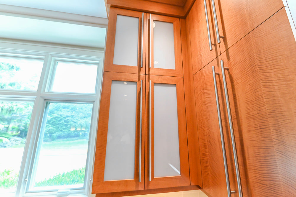 Custom Transitional Kitchen with Island, Granite Countertops and Complete Appliance Package