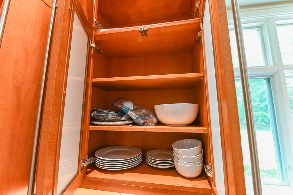 Custom Transitional Kitchen with Island, Granite Countertops and Complete Appliance Package