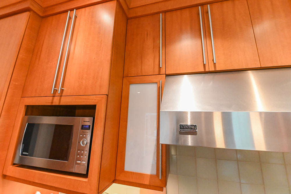 Custom Transitional Kitchen with Island, Granite Countertops and Complete Appliance Package