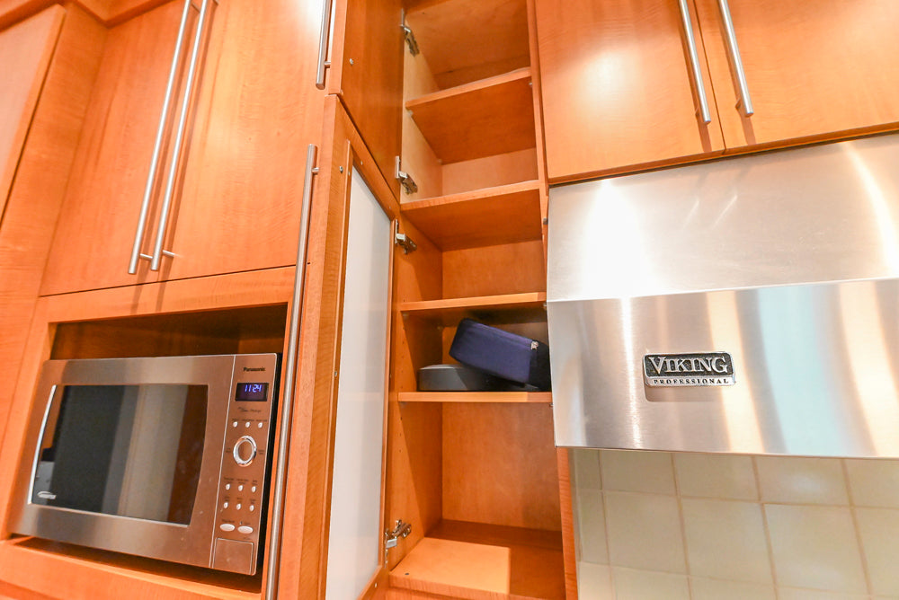 Custom Transitional Kitchen with Island, Granite Countertops and Complete Appliance Package