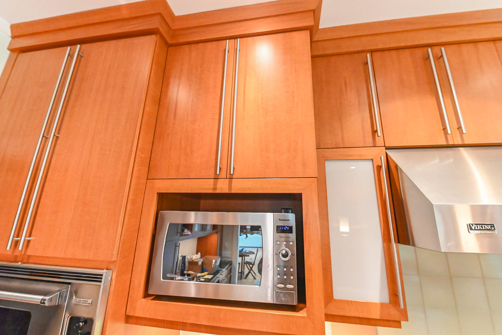 Custom Transitional Kitchen with Island, Granite Countertops and Complete Appliance Package