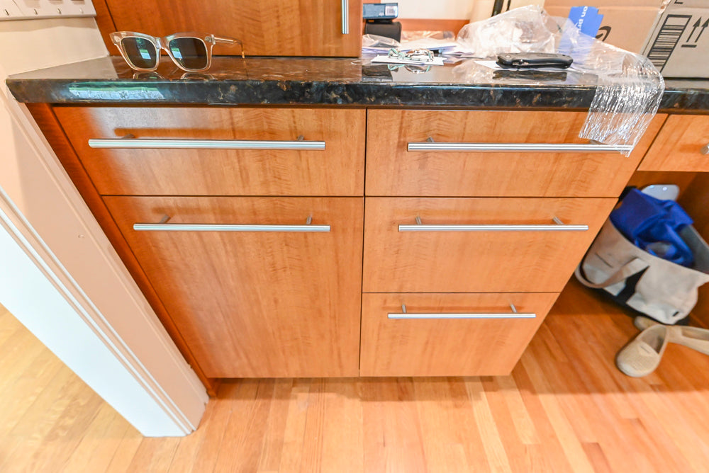 Custom Transitional Kitchen with Island, Granite Countertops and Complete Appliance Package