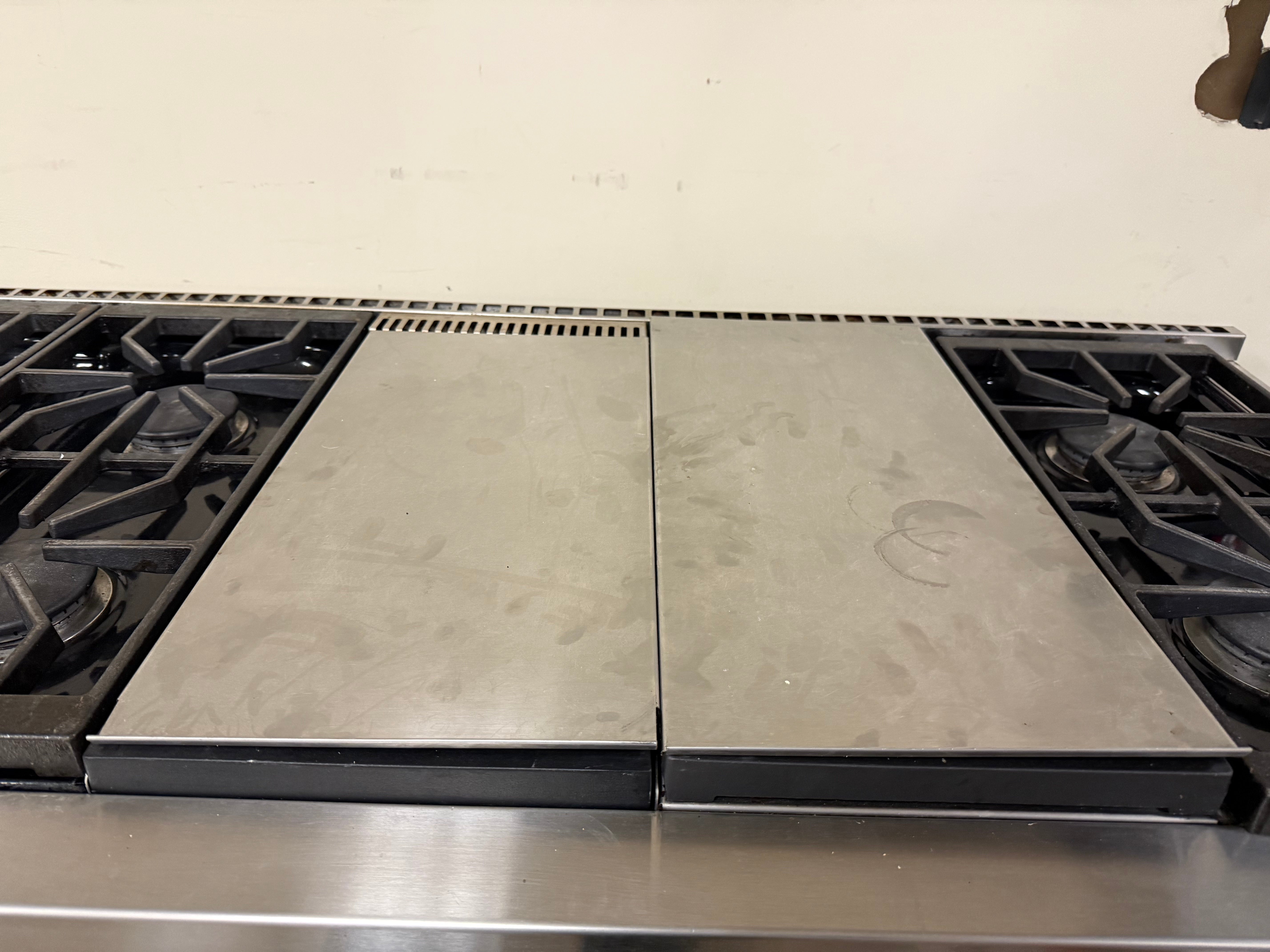 Close-up of the integrated steel griddle on the Wolf GR606CG, perfect for high-capacity searing.