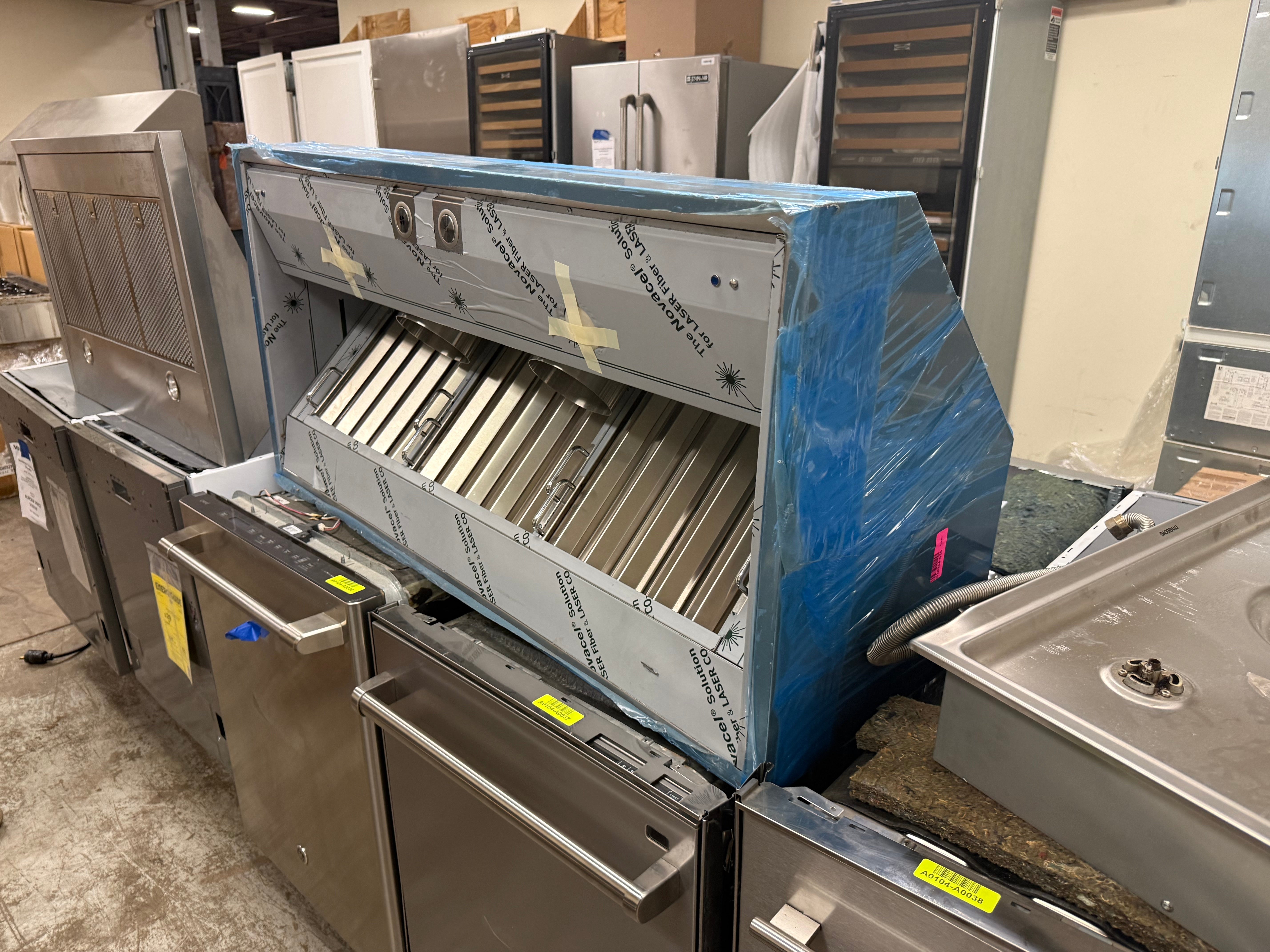 Viking 48 inch pro ventilation hood showing seamless welded canopy corners and dial controls