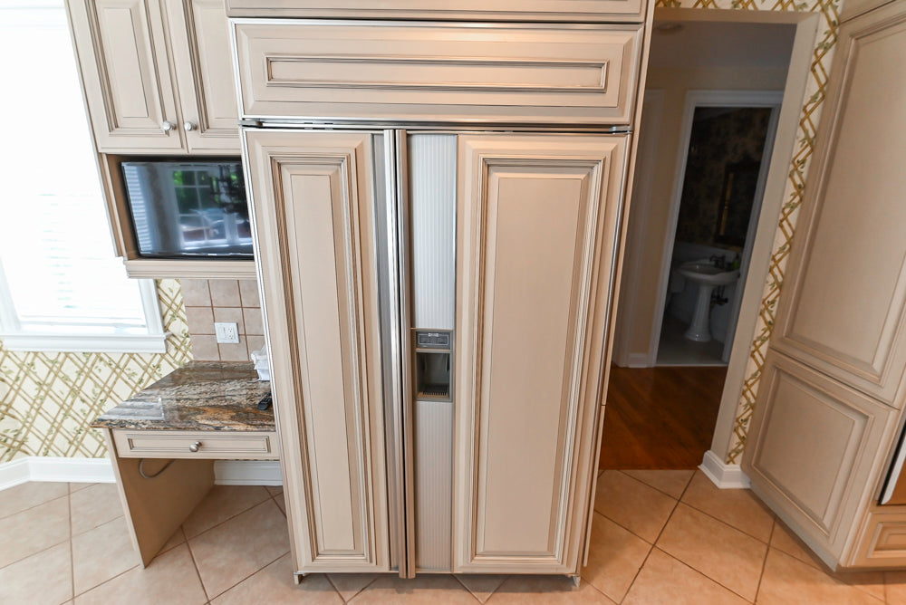 Seimatic Traditional Light Beige Kitchen with Island, Granite Countertops and Appliances