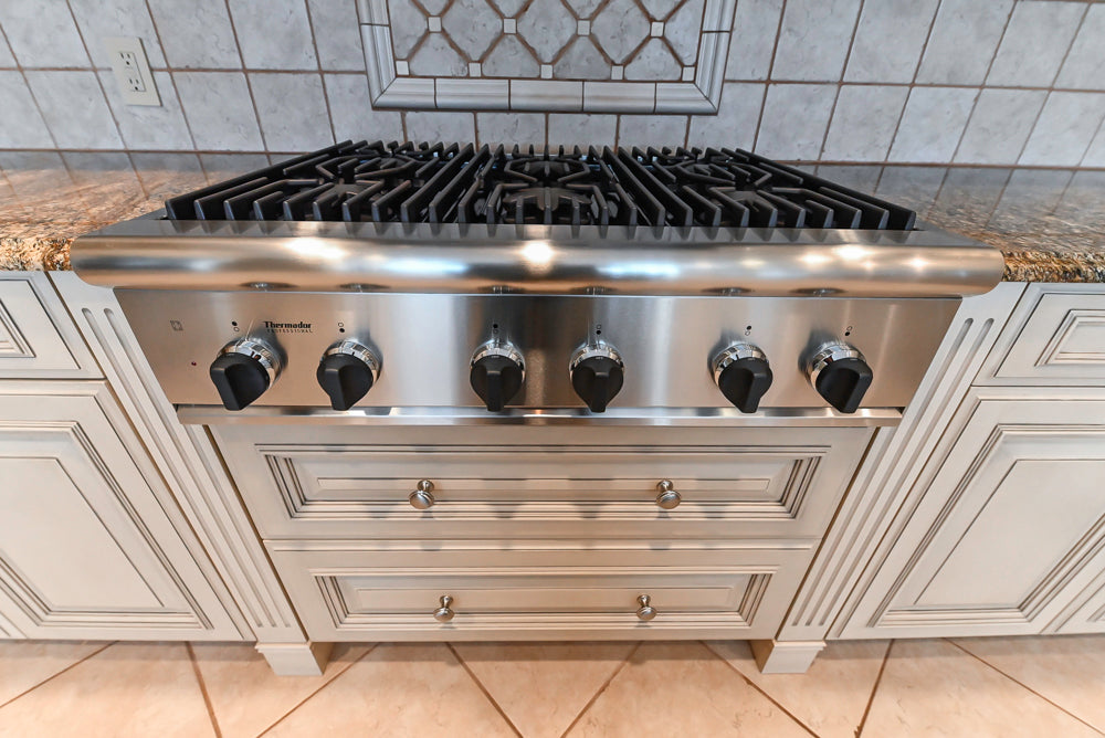 Seimatic Traditional Light Beige Kitchen with Island, Granite Countertops and Appliances