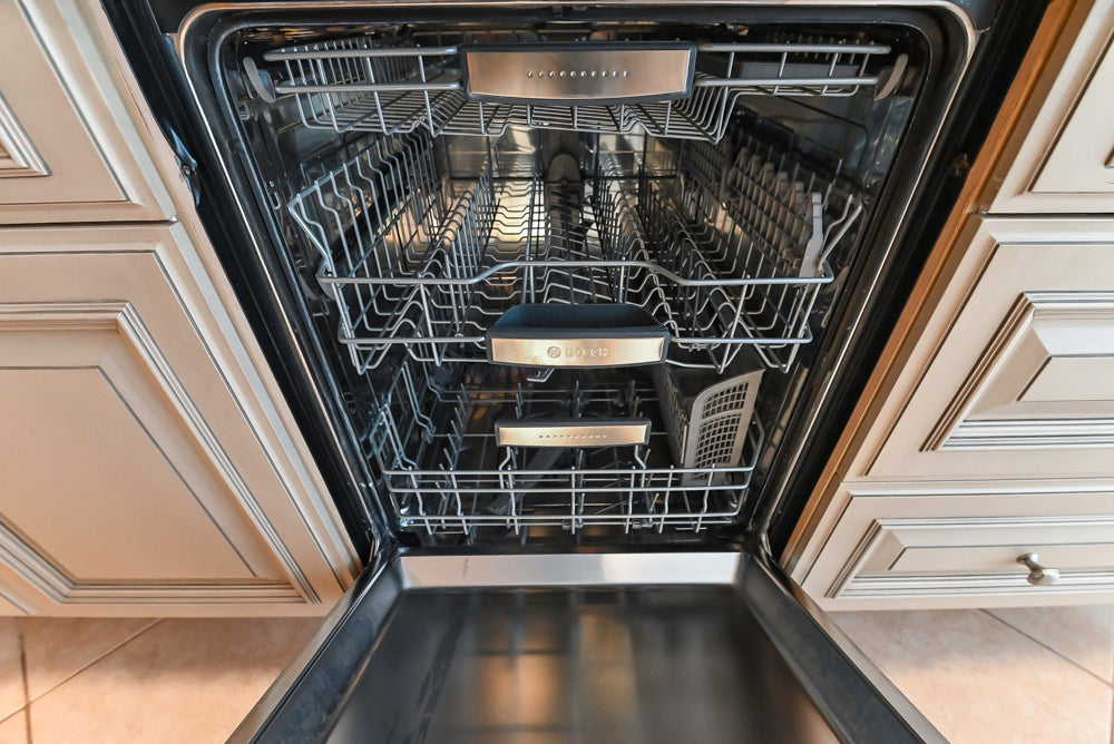 Seimatic Traditional Light Beige Kitchen with Island, Granite Countertops and Appliances