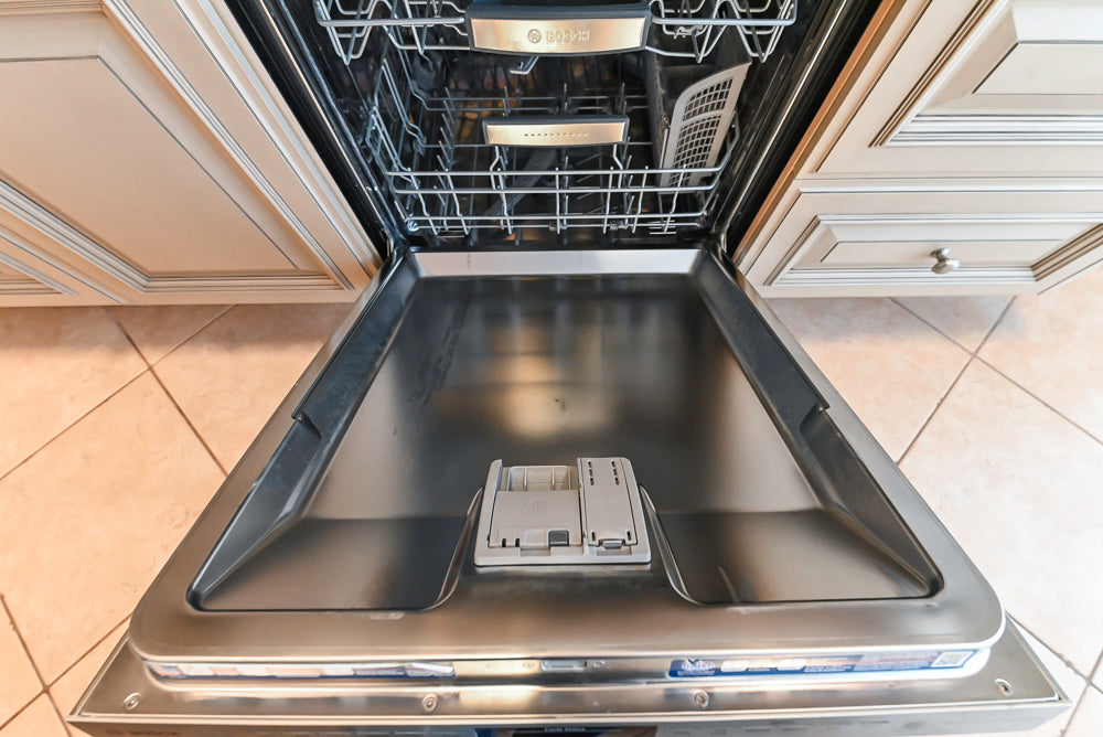 Seimatic Traditional Light Beige Kitchen with Island, Granite Countertops and Appliances