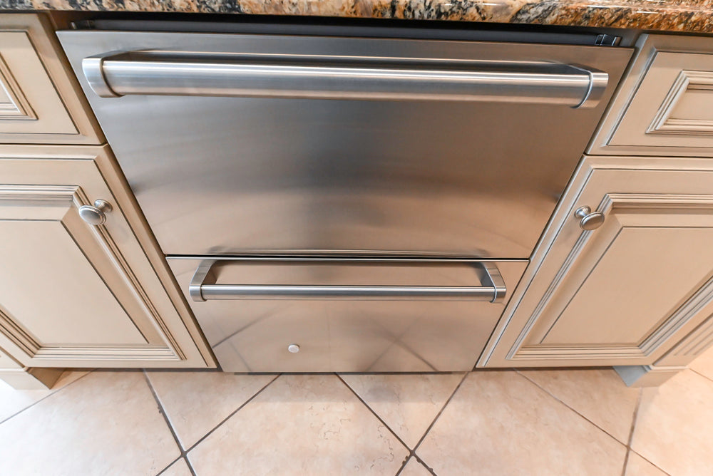 Seimatic Traditional Light Beige Kitchen with Island, Granite Countertops and Appliances