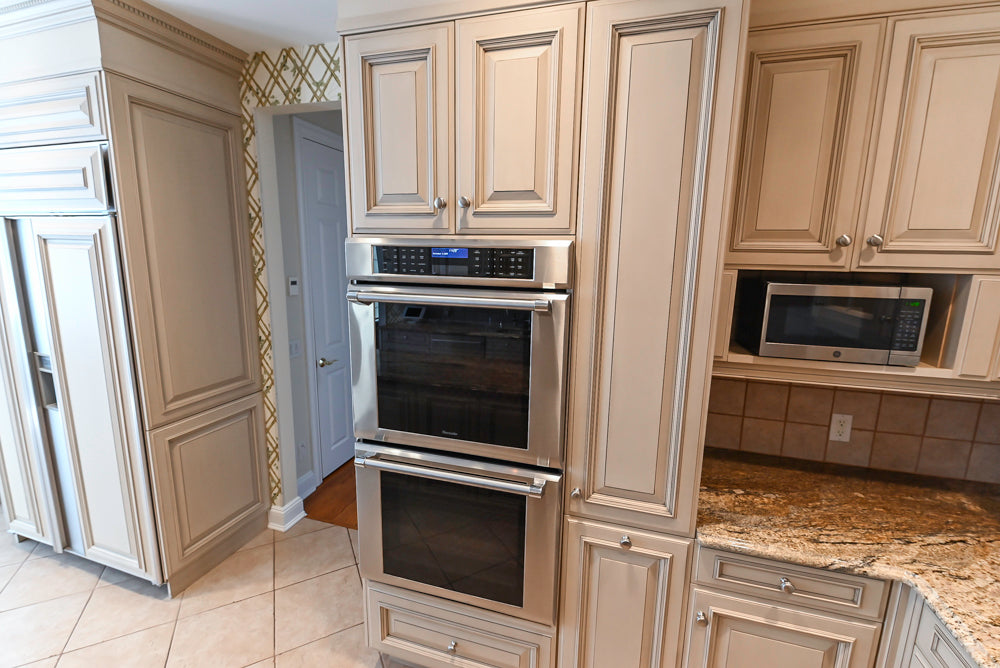 Seimatic Traditional Light Beige Kitchen with Island, Granite Countertops and Appliances