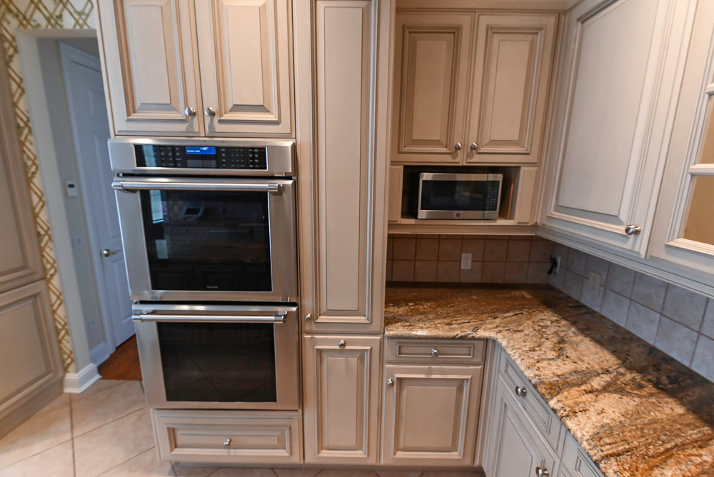 Seimatic Traditional Light Beige Kitchen with Island, Granite Countertops and Appliances
