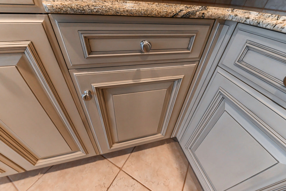 Seimatic Traditional Light Beige Kitchen with Island, Granite Countertops and Appliances