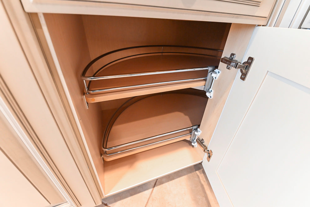 Seimatic Traditional Light Beige Kitchen with Island, Granite Countertops and Appliances