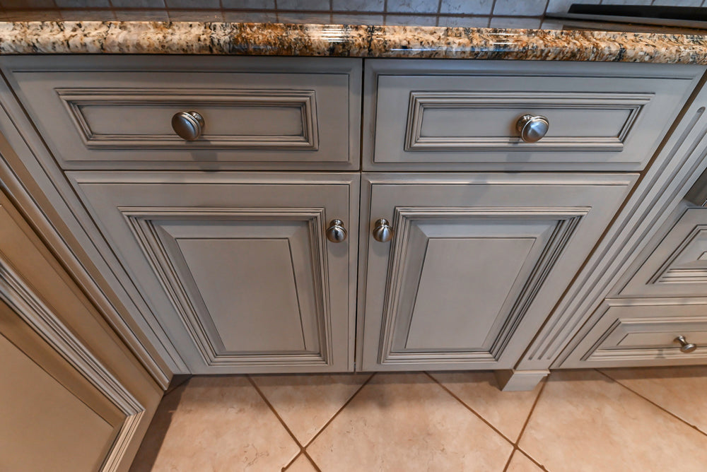 Seimatic Traditional Light Beige Kitchen with Island, Granite Countertops and Appliances