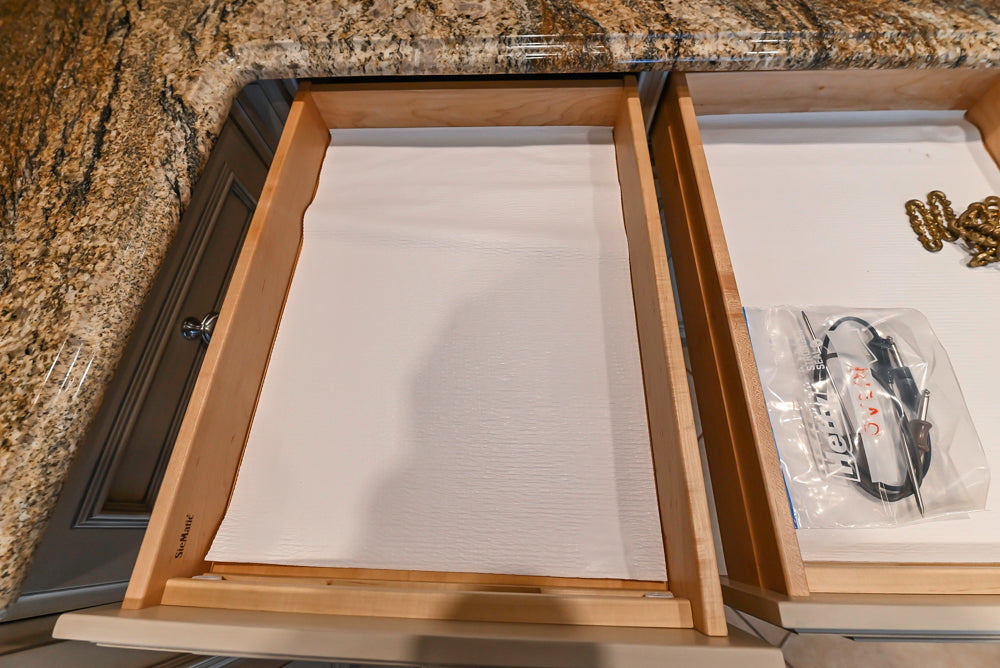 Seimatic Traditional Light Beige Kitchen with Island, Granite Countertops and Appliances