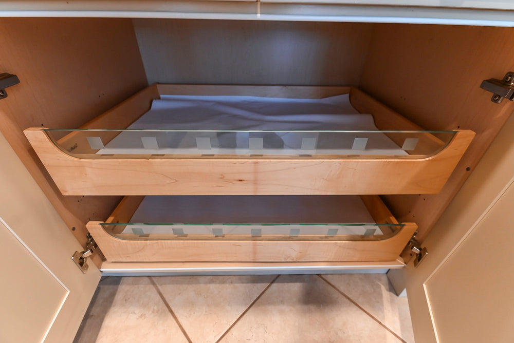 Seimatic Traditional Light Beige Kitchen with Island, Granite Countertops and Appliances