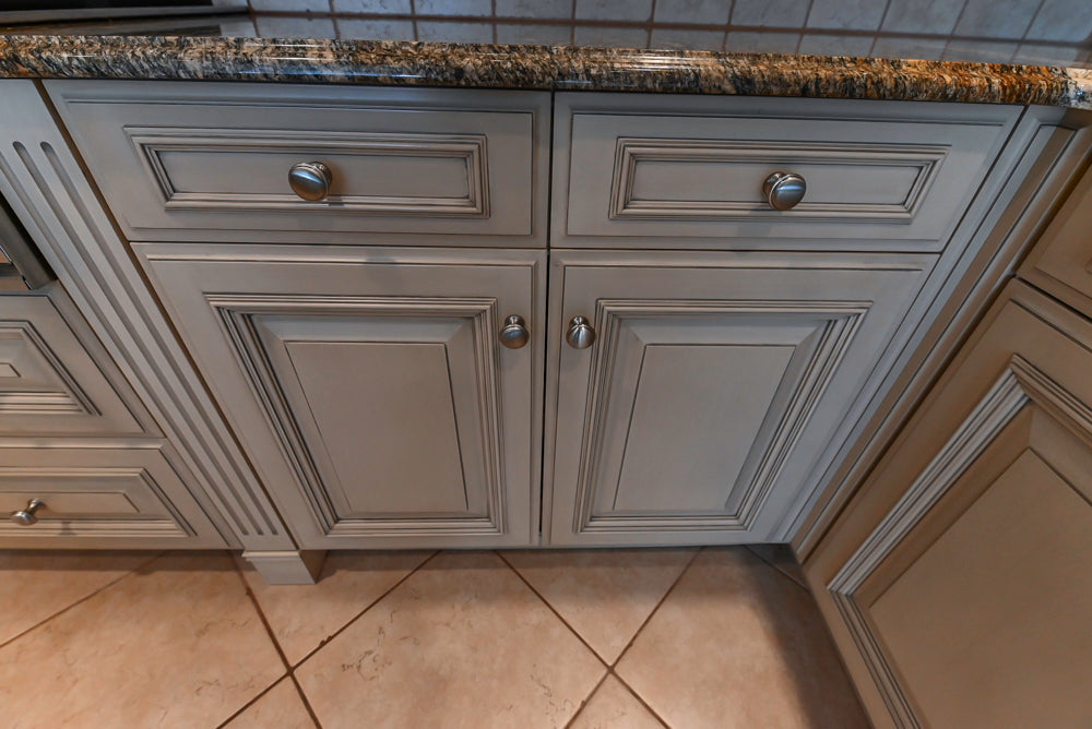 Seimatic Traditional Light Beige Kitchen with Island, Granite Countertops and Appliances