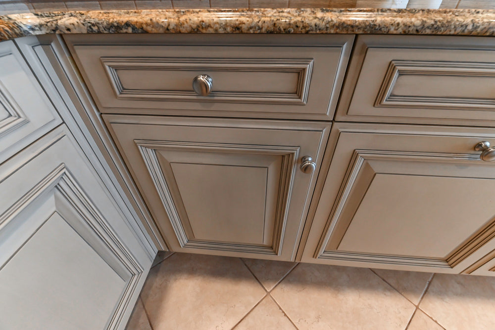 Seimatic Traditional Light Beige Kitchen with Island, Granite Countertops and Appliances