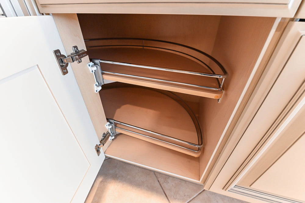 Seimatic Traditional Light Beige Kitchen with Island, Granite Countertops and Appliances