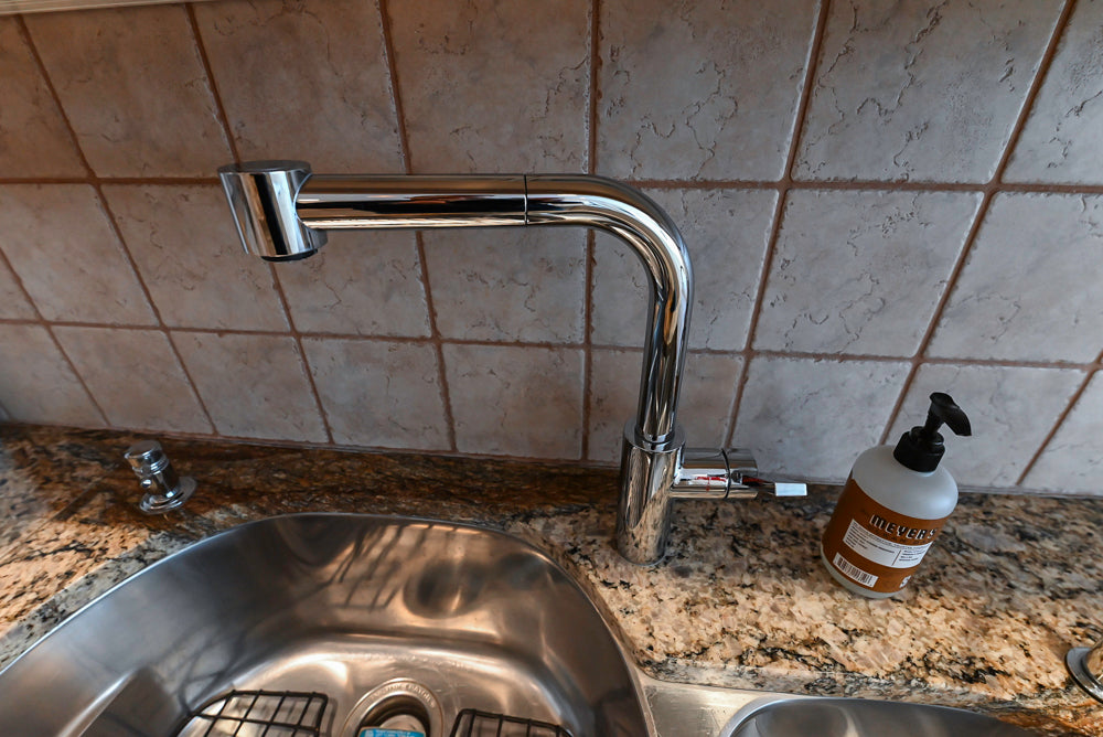 Seimatic Traditional Light Beige Kitchen with Island, Granite Countertops and Appliances