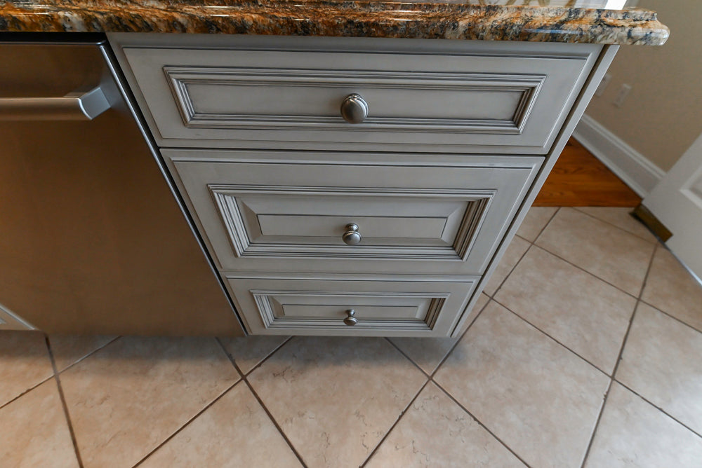 Seimatic Traditional Light Beige Kitchen with Island, Granite Countertops and Appliances