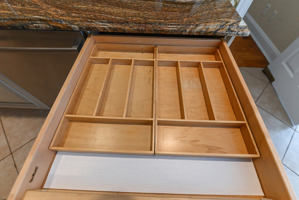 Seimatic Traditional Light Beige Kitchen with Island, Granite Countertops and Appliances