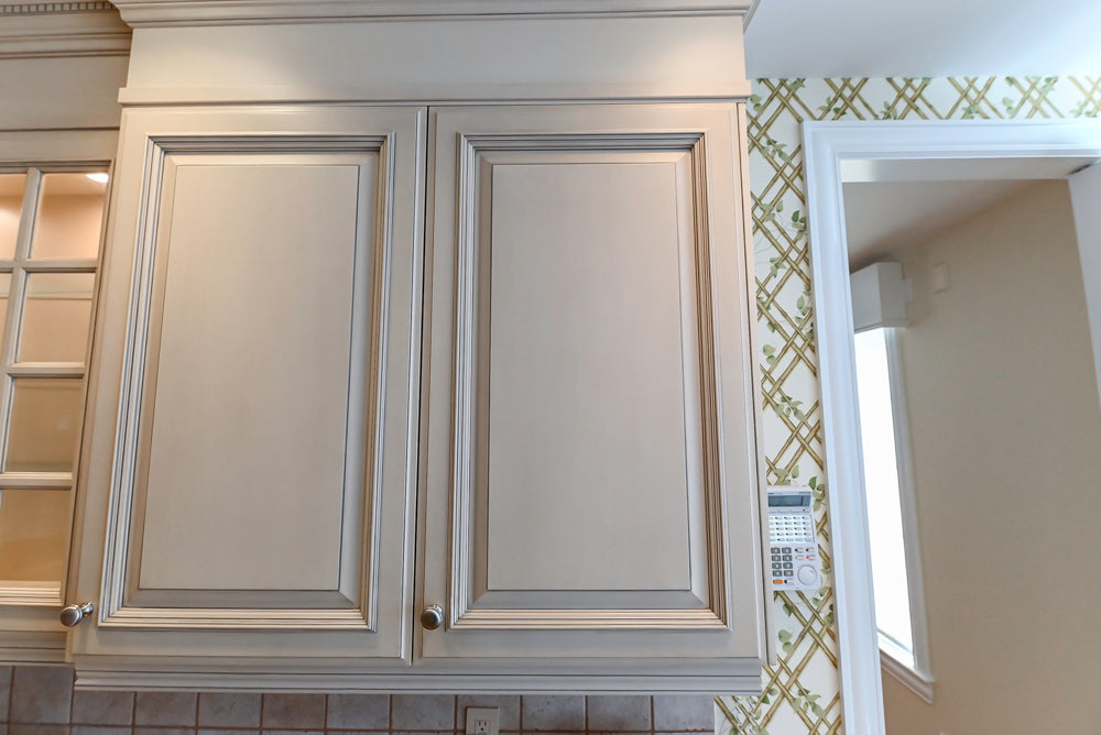 Seimatic Traditional Light Beige Kitchen with Island, Granite Countertops and Appliances